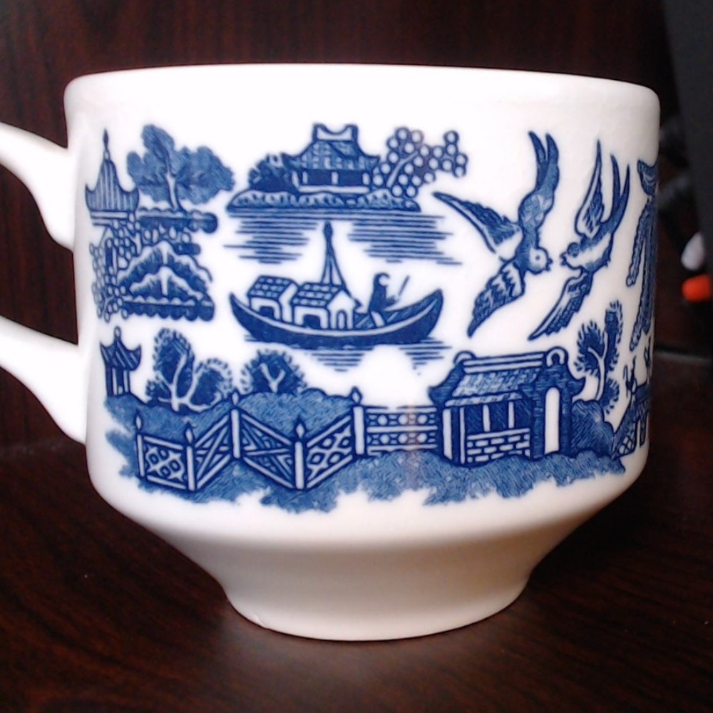 English "Blue Willow" cup - Great Condition #4